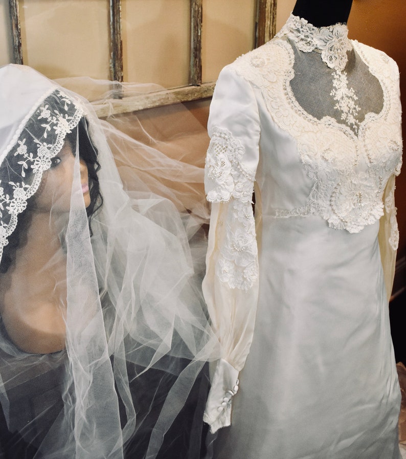 Satin Lace and Timeless Beauty Vintage Wedding Dress Size - Etsy