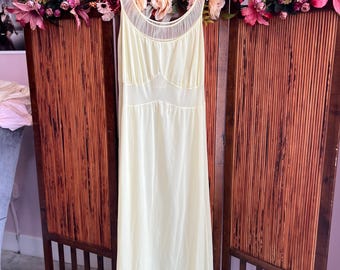 Vintage 1950S Yellow NightGown 40-34-44
