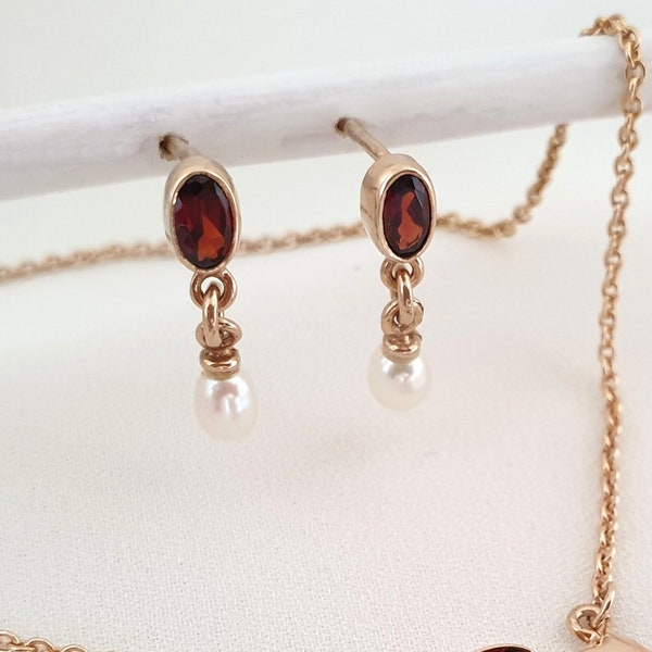 Delicate Art Nouveau earrings - stud earrings - 925 silver rose gold plated. - Garnet gemstone - freshwater pearl - hanging earrings - elegant