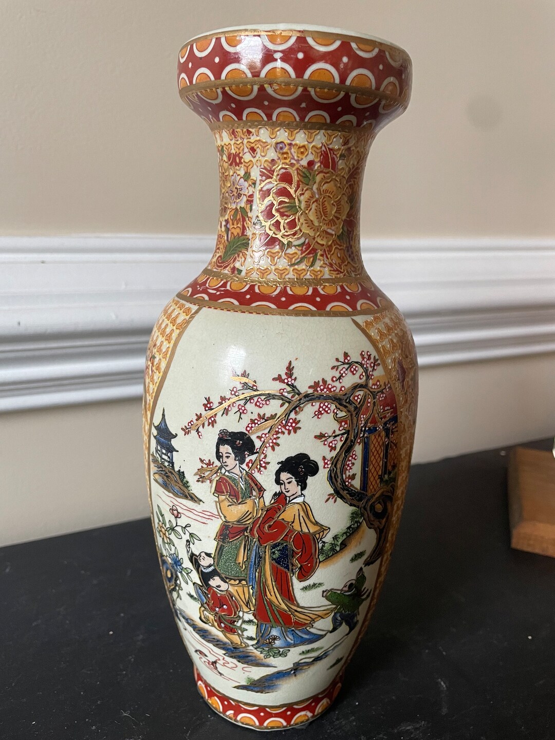 Porcelain Flower Vase / HEISHI