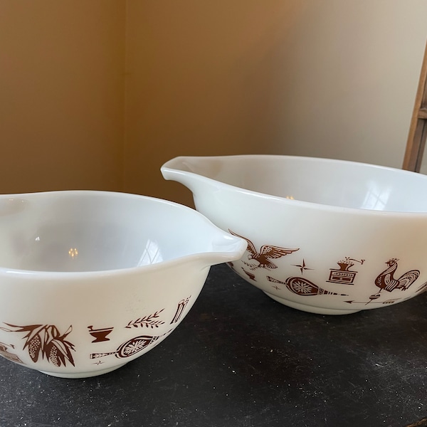 Set of 2 Pyrex Early American Cinderella Mixing Bowls