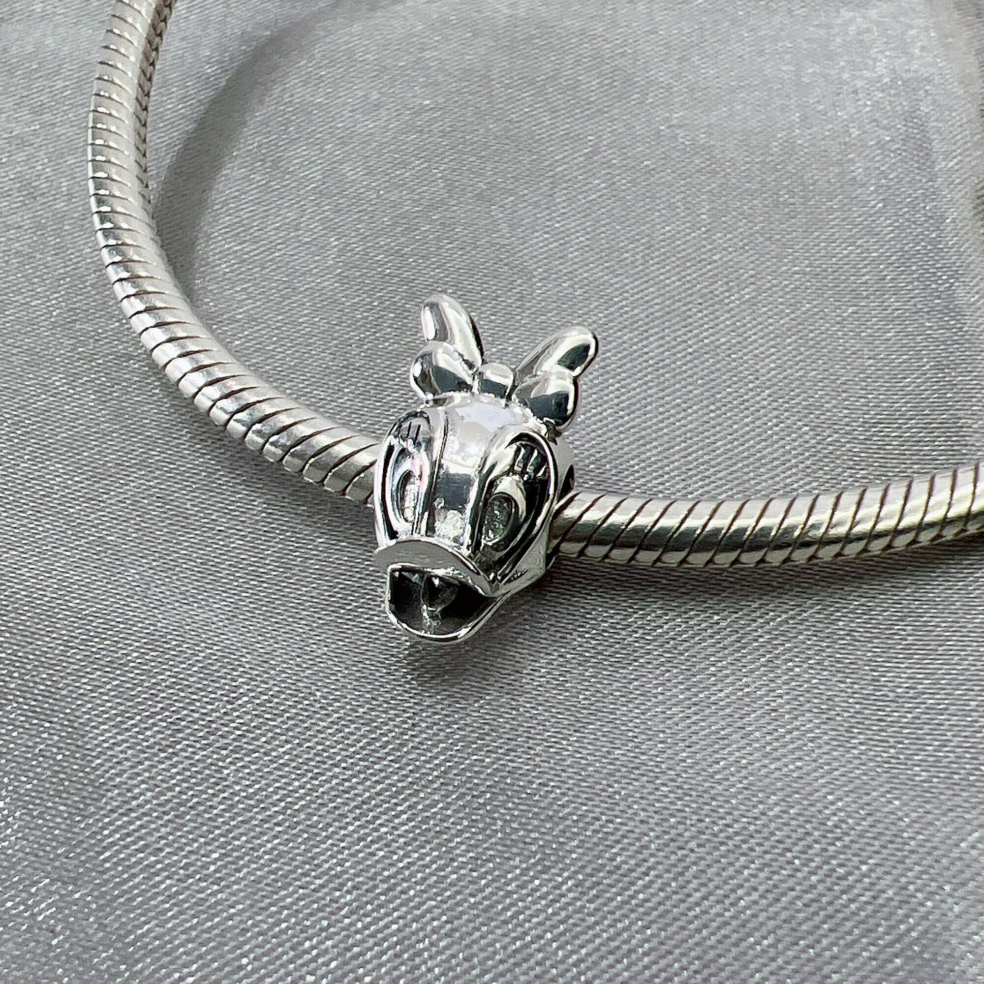 Donald duck pandora charm deals uk