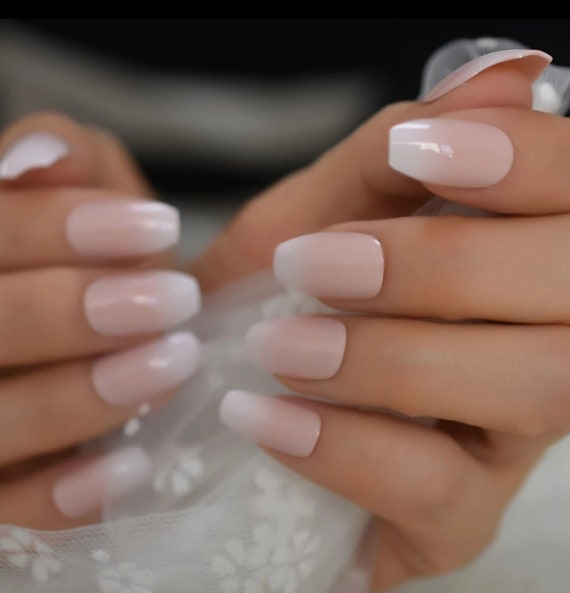 White and pink ombre nails online