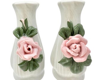 ピンクのバラと緑の葉が飾られた白い陶器の花柄塩コショウ入れ - Etsy 日本