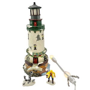 Santa&#39;s Workbench Collection Towne Series Lighthouse 11 x 5 Porcelain Keeper
