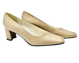 Zapatos de tacón de tela dorada Stuart Weitzman, talla 8.5 AA, tacón de bloque, elegantes y clásicos.