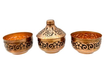 手作りの銅製トルコスナックまたはシュガーボウル、蓋付き、精巧なデザイン、直径2インチ