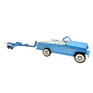 Vintage Tonka-jeep en aanhanger wit kunststof interieur blauw metalen carrosserie rolt goed