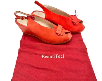 Sandalias de cuña con puntera abierta y tira trasera de ante rojo BeautiFeel, talla 39 (EE. UU. 8.5), con detalle de lazo.