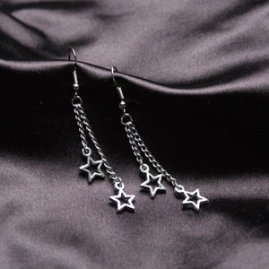 Star hanging earrings silver // cute silver earrings with star pendant //