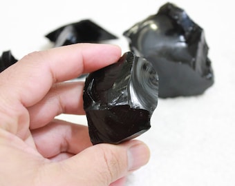 Piedra en bruto de cristal de obsidiana negra en bruto