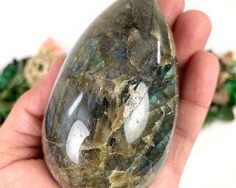 Flashy Labradorite Crystal Egg, Home Decor (3.3x2 inches)