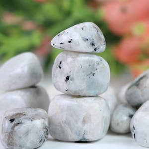 Regenboogmaansteen getrommelde steen/gepolijste steen