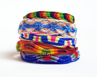 Bracelets d'amitié tissés péruviens