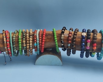 Présentoir à bracelets en bois brut