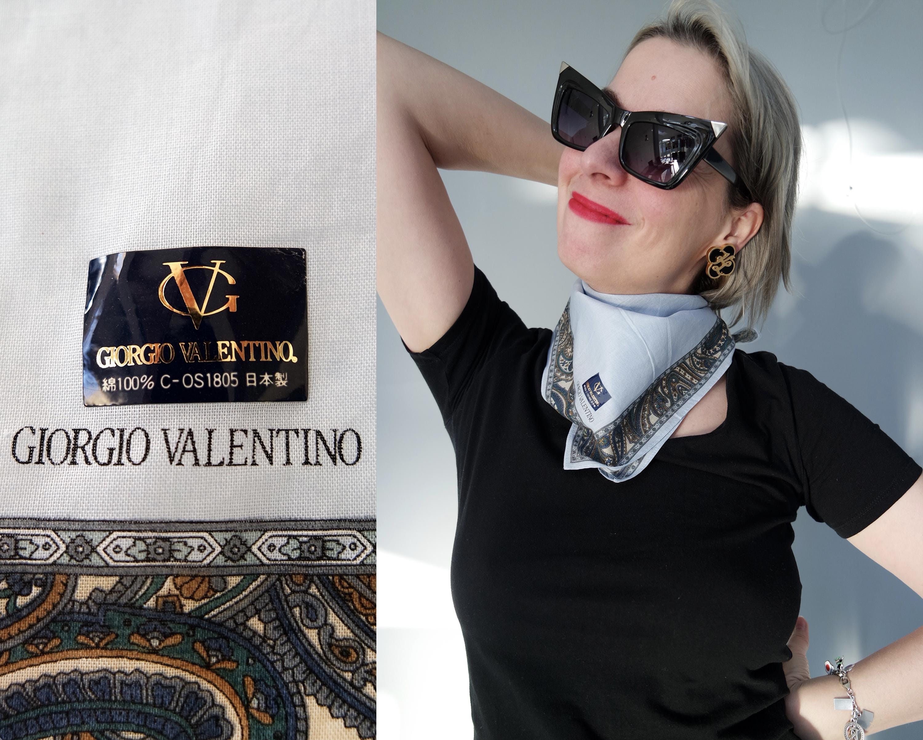 Foulard Carré Valentino En Soie - Motifs Floraux Multicolores, Hiver/Noël, Vintage