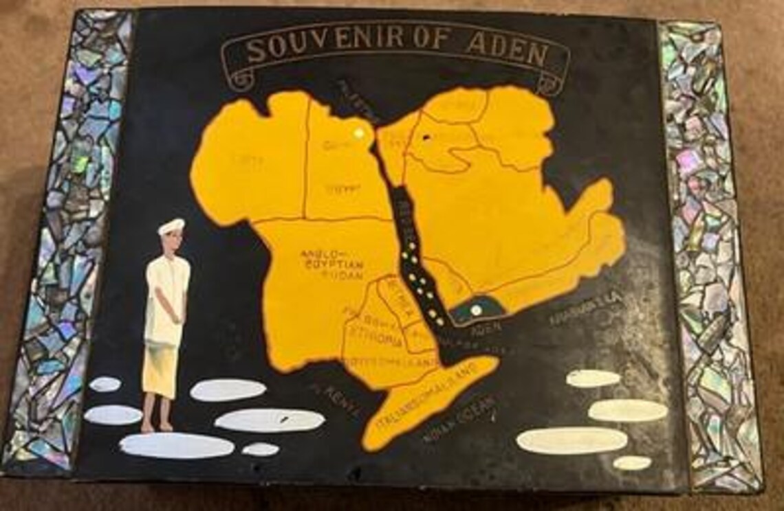 Vintage 1950s Aden Yemen Souvenir Musical Jewellery Box Mother of Pearl Inlay, foto 4 de 5