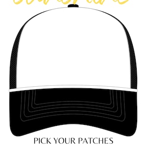 Puede incluir: Gorra de camionero blanca con una parte trasera de malla negra y una visera negra. La gorra tiene un botón negro en la parte superior y el texto "HELLO sunshine" está escrito encima de la gorra. El texto "PICK YOUR PATCHES" está escrito debajo de la gorra.