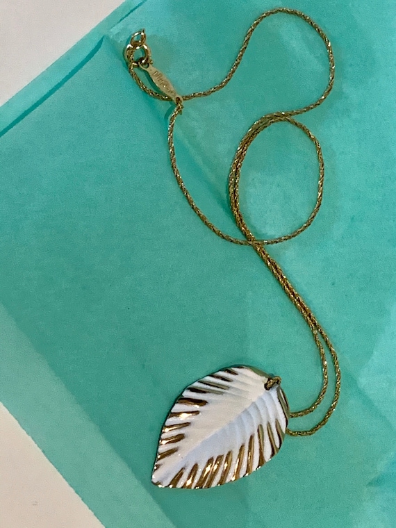 ◆VINTAGE HOLLYWOOD◆ Twist Leaf Chain Necklace VH2379NE007B Gold Leaf Link Necklace – Cats Like Us