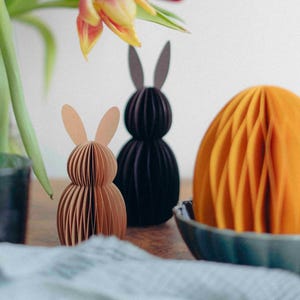 IN PIEDI Coniglio di Pasqua di carta, in piedi, decorazione a nido d'ape, decorazione di carta, decorazione scandinava