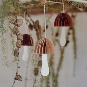 Decorazione di carta a forma di funghi/SET 2 pezzi/, decorazione natalizia, palla di carta, decorazione a nido d'ape, decorazione scandinava