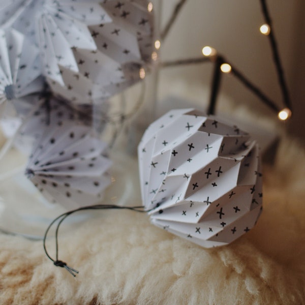 Décoration de Noël / Boule en origami / Décoration en papier