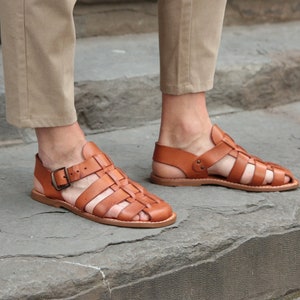 Hand made mens sandals in vintage cuir leather crafted in Italy | Gianluca - L'artigiano del cuoio