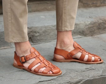 Hand made mens sandals in vintage cuir leather crafted in Italy | Gianluca - L'artigiano del cuoio