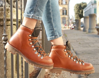 Women's mountain boot in vegetable-tanned leather in tan color | L'artigiano Florence