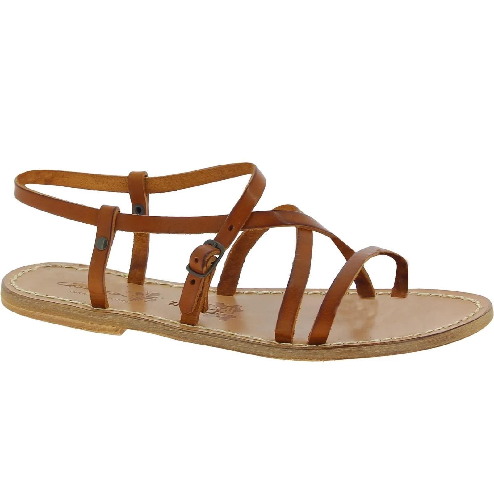 Women's tan leather flat sandals handmade in Italy Gianluca - L'artigiano del cuoio