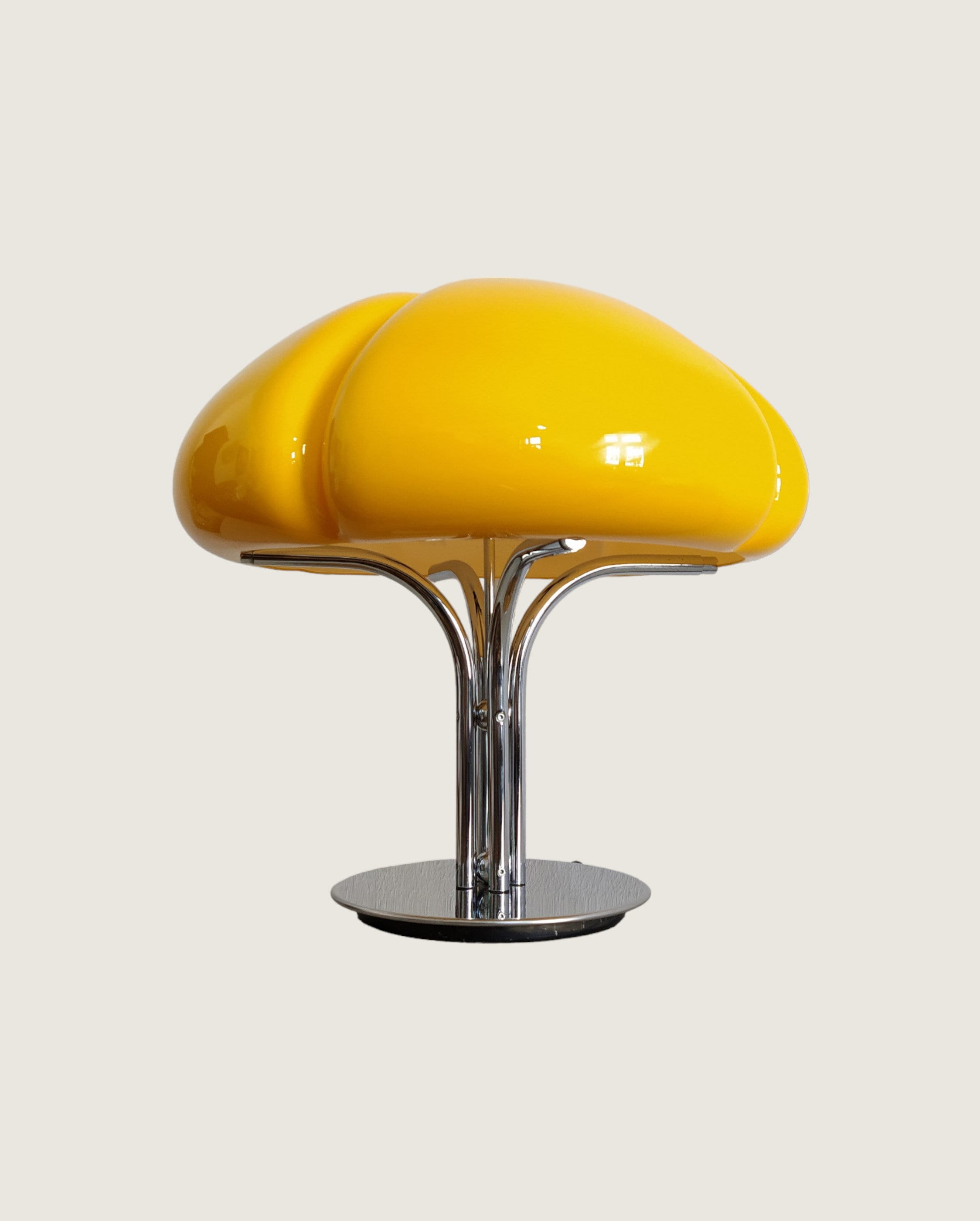 Original Guzzini 'quadrifoglio' Table Lamp by Gae Aulenti, Rare