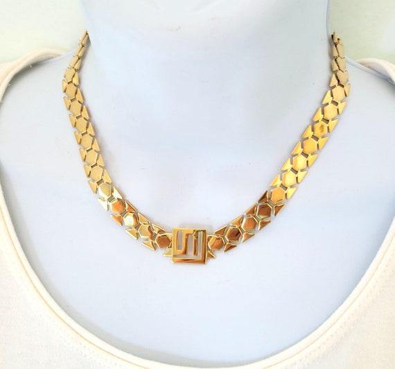 Classy 15" Gold Tone Necklace - image 1
