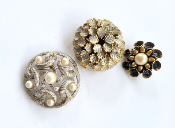 Vintage Mid-Century Ladies Trio of Pins/Brooches - image 2