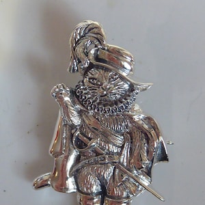 Finely Detailed Solid Silver Puss in Boots Cat Brooch