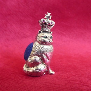Novelty Royal Cat Pin Cushion Set With Rubies & Emeralds