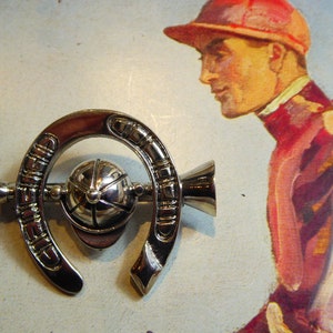 Sólido plata suerte herradura bugle & Jockey sombrero broche
