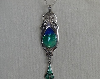 Collar con colgante estilo Art Nouveau de plata fina esmaltada