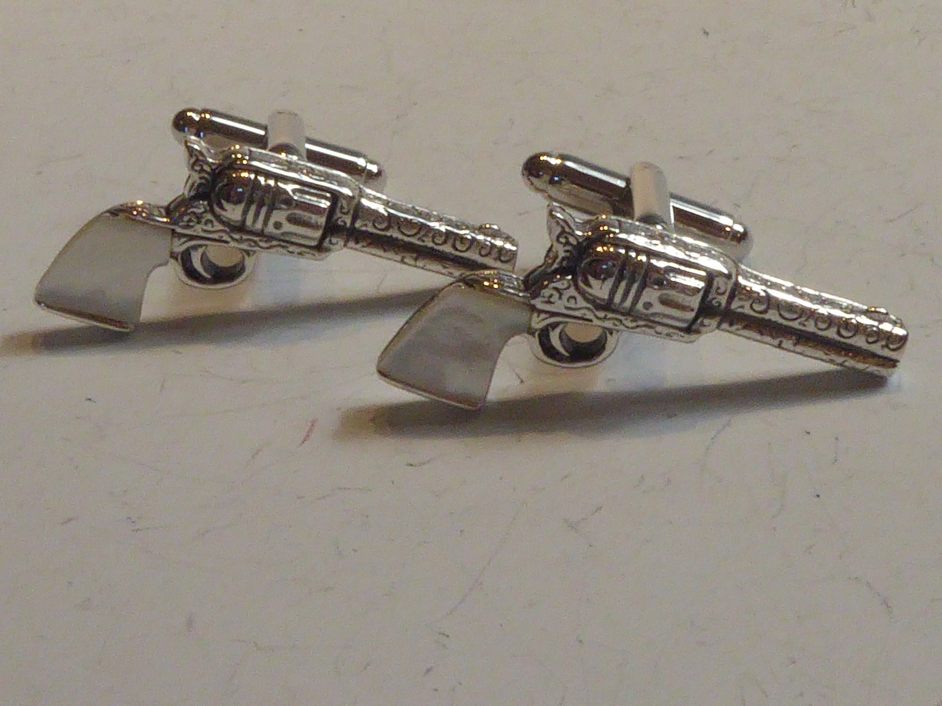 Gemelli A Pistola Derringer In Argento E Nero | MRCUFF | Regalo Uomo Con Panno Lucidante