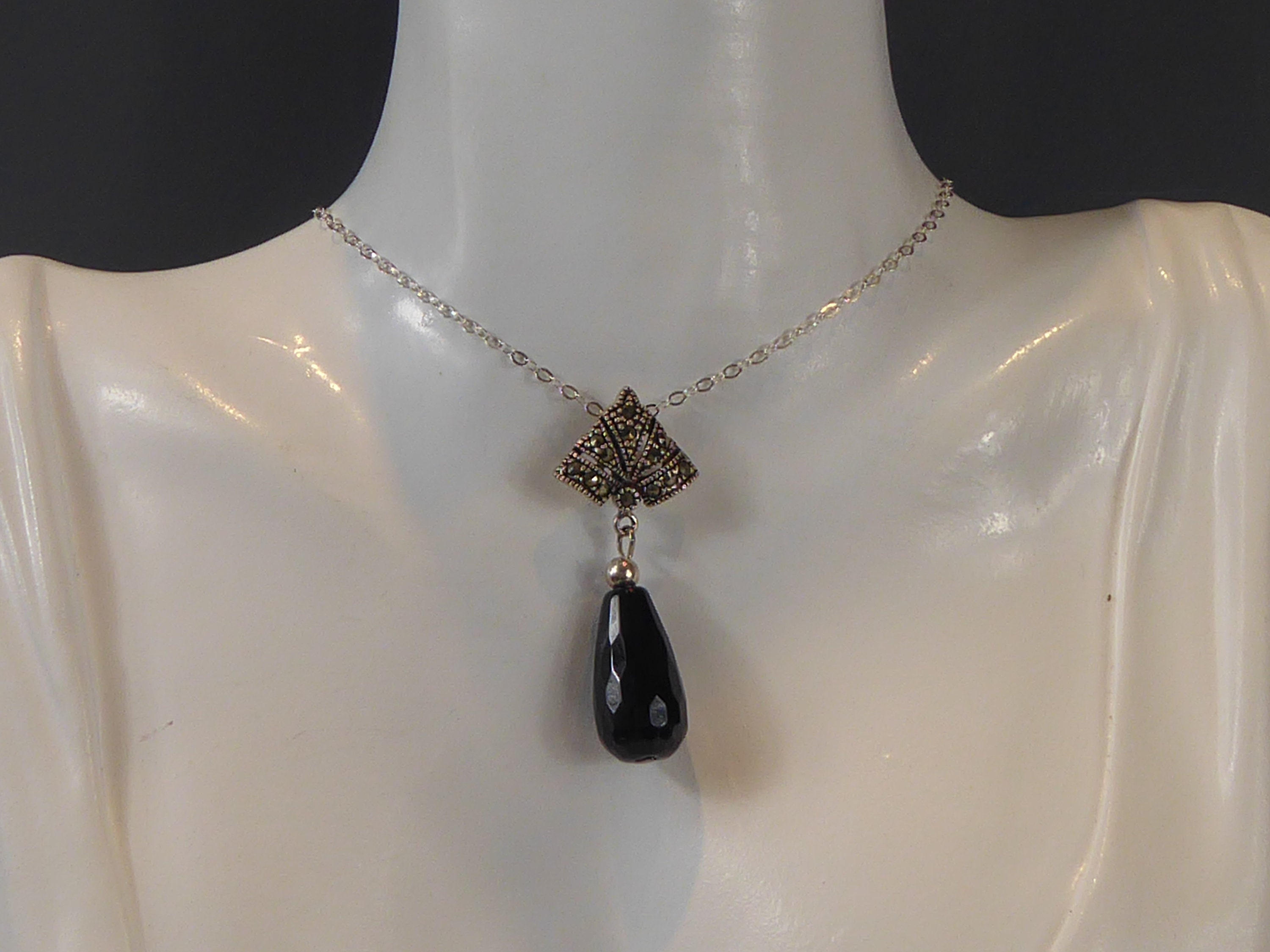 Collier Style Art Déco En Argent 925 Avec Pendentif éventail En Marcassite Et Onyx - Neuf