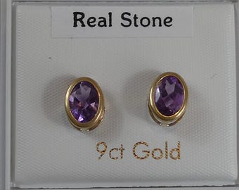 Amethyst Stud Earrings Orecchini A Bottone Con Ametista Solitaria In Oro Giallo 9kt - 1,00 Ct, Taglio Rotondo, Colore Viola Solitario Ametista