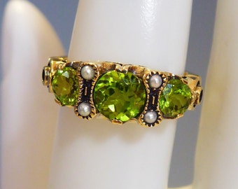 Pretty 9ct Solid gold Peridot and Pearl Ring