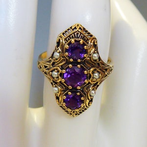 Pretty Victorian style 9ct Gold Amethyst & Seed Pearl ring