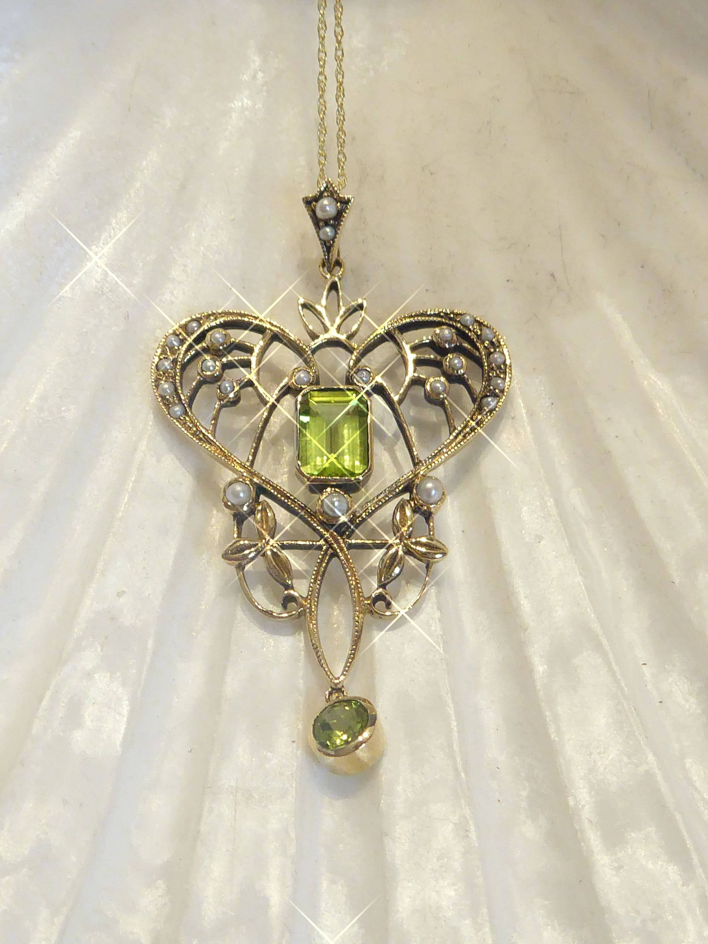 ★早い者勝ち★ 英国 ヴィクトリアン ペリドット ペンダント 9金 シードパール ☆早い者勝ち☆ 英国 ヴィクトリアン ペリドット ペンダント 9金