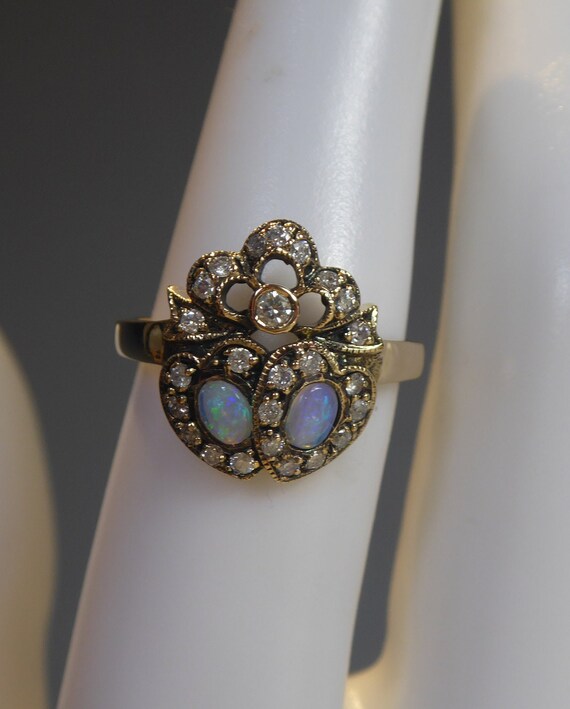 9ct gold opal and diamond ring Clearance