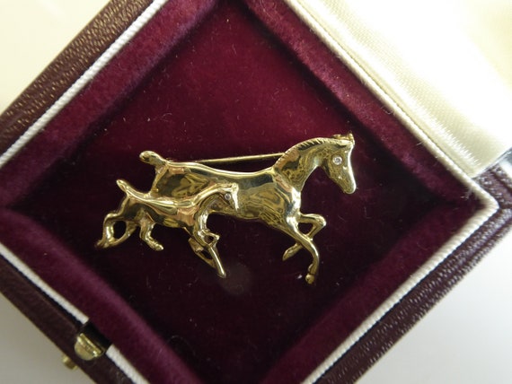 Equestrian Hand Detailed Brooch Solid Gold 