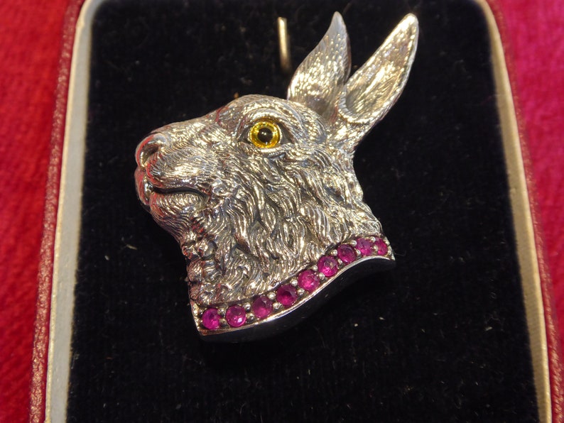 easter bunny brooch