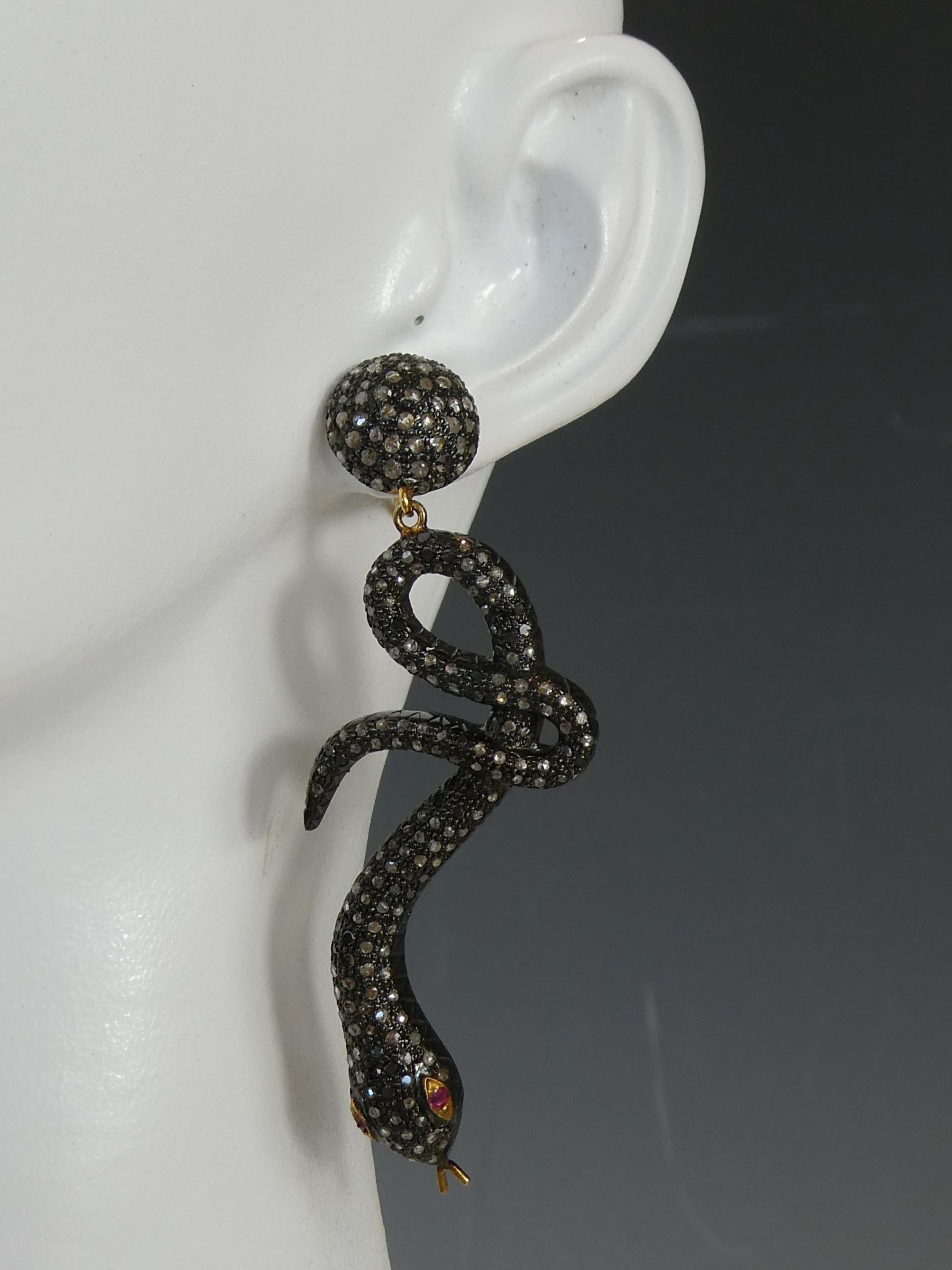 Orecchini a forma di serpente a goccia lunga in oro argento con veri diamanti - Italia