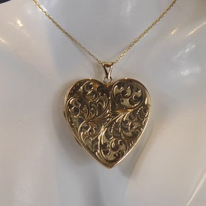 Very Large Vintage Heart Solid 9ct Gold Locket