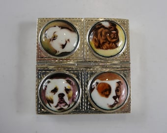 Pastillero plateado de cuatro secciones esmaltado con retrato de bulldog