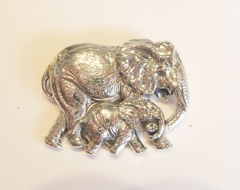 ヴィンテージの象のブローチ：母と子のエナメルピン - Etsy 日本